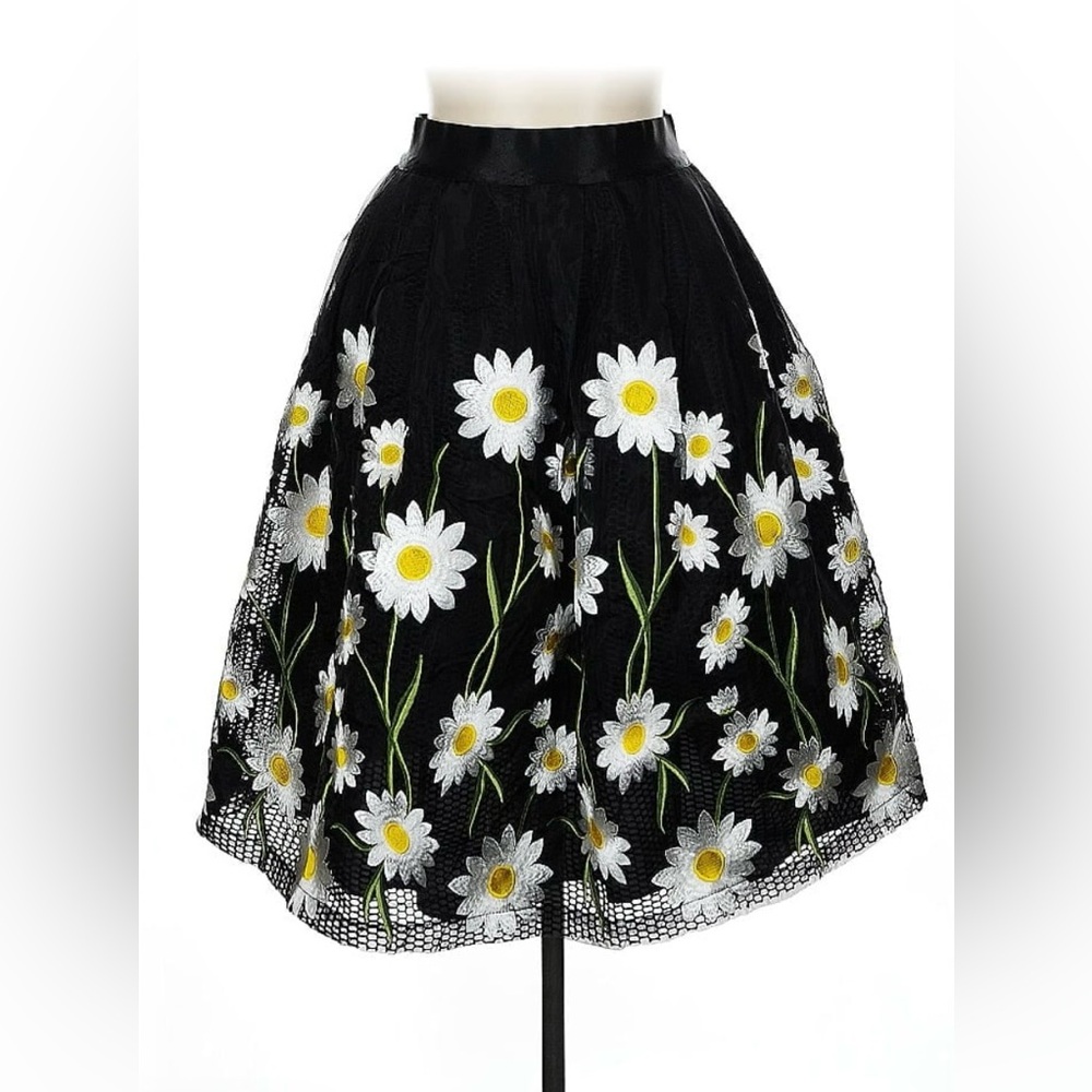 Like New Gracia Skirt Size Medium